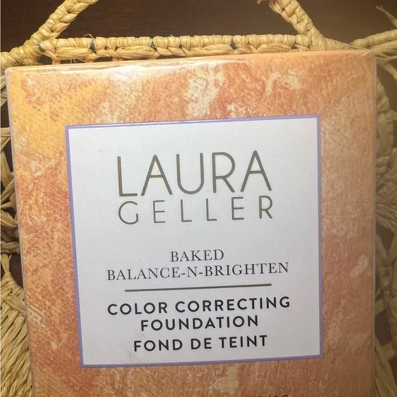 Laura Geller Baked Balance-n-Brighten Foundation - Light - Picture 1 of 4
